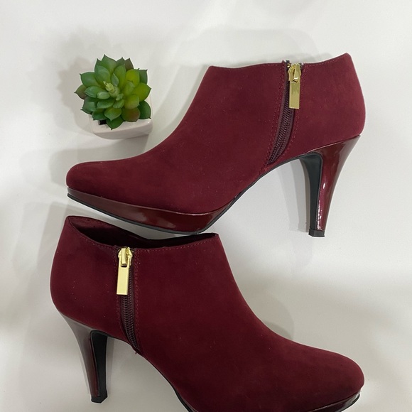 Liz Claiborne heeled Booties, used in good condition. Size 8. - Picture 7 of 7